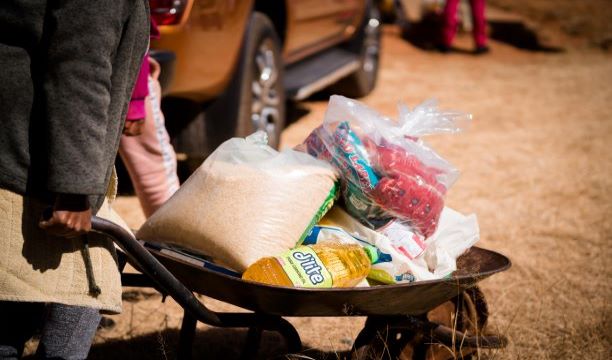 Engen and The Gitt of the Givers handed out food hampers to the Klerksdorp community