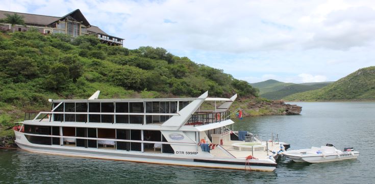 houseboat