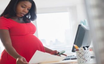 Working_While_Pregnant_605x380
