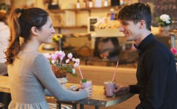 man-woman-first-date-smiling