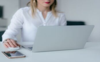 woman-tech-laptop-stock-image