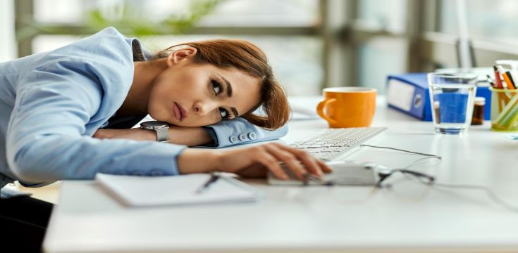 pensive-businesswoman-feeling-bored-resting-her-office-desk