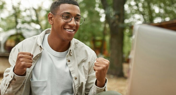 Distance-learning-student