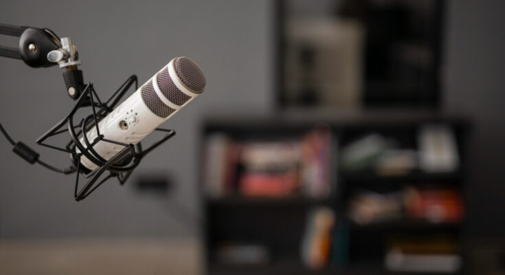 side-view-radio-microphone-with-copy-space